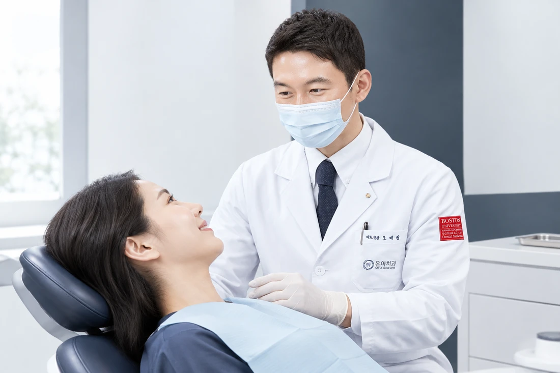 진료 체어에 편안하게 누운 환자와 의료진이 눈을 맞추며 상태를 살피는 모습 (참고 이미지)